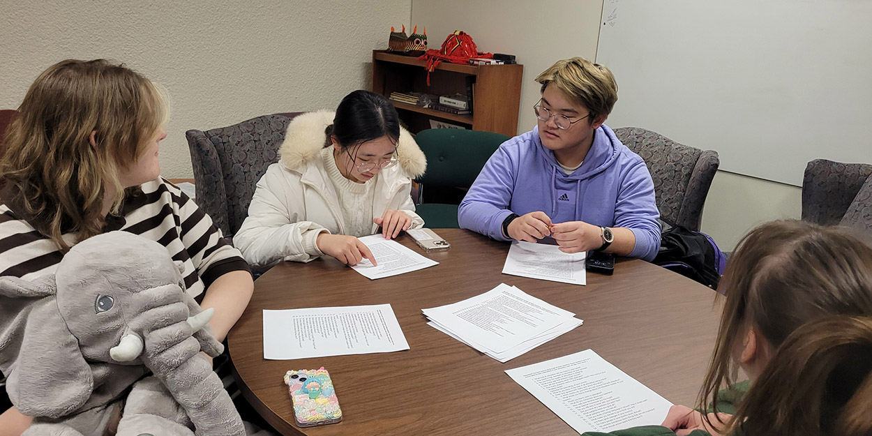 Students working at siue. 