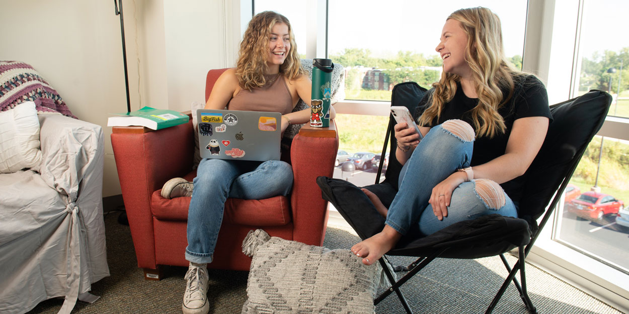 Two students at SIUE.