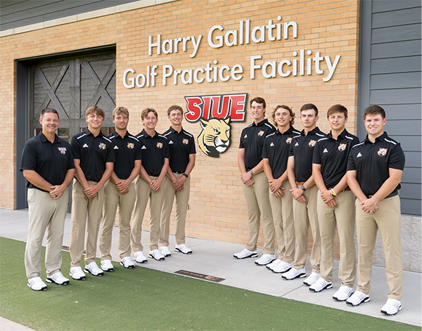 SIUE Mens Golf Team pose in front of training facility